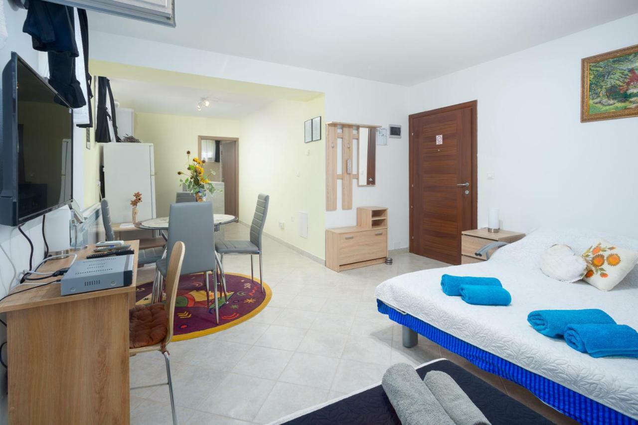 Apartment Zlatko Ρόβινι Εξωτερικό φωτογραφία